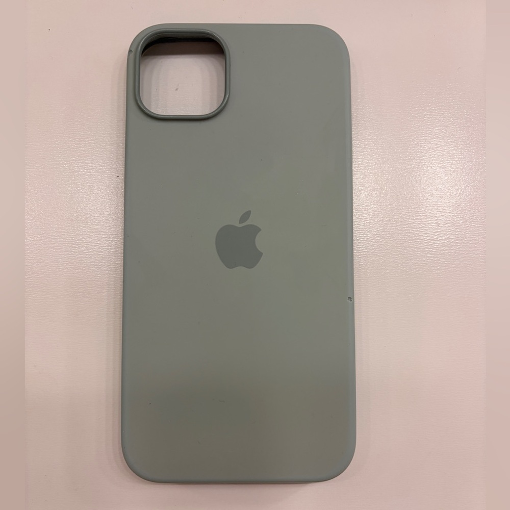 Apple Light Green Silicone iPhone 14 Plus Case